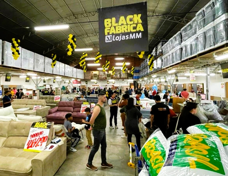 Black Fábrica da Lojas MM movimenta o comércio da região com promoções inéditas